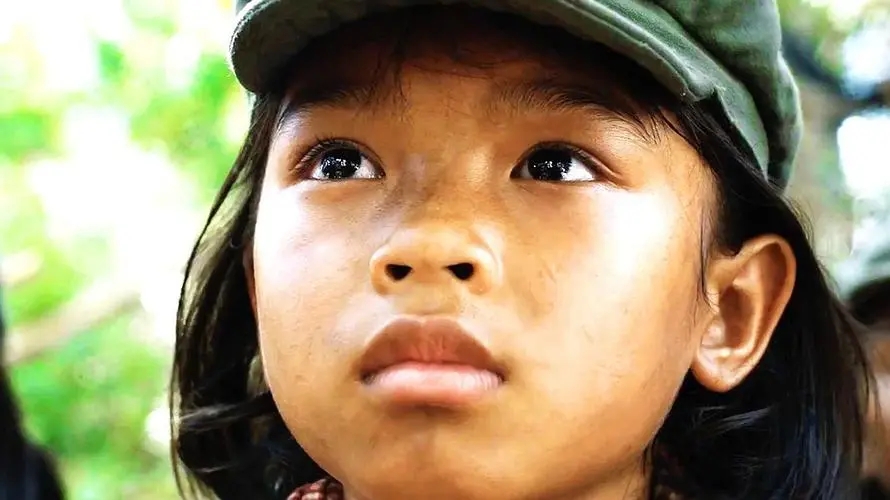 《他们先杀了我父亲：一个柬埔寨女儿的回忆录》解说文案